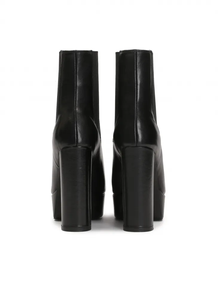 Bottines en cuir sur un talon haut et une plateforme
