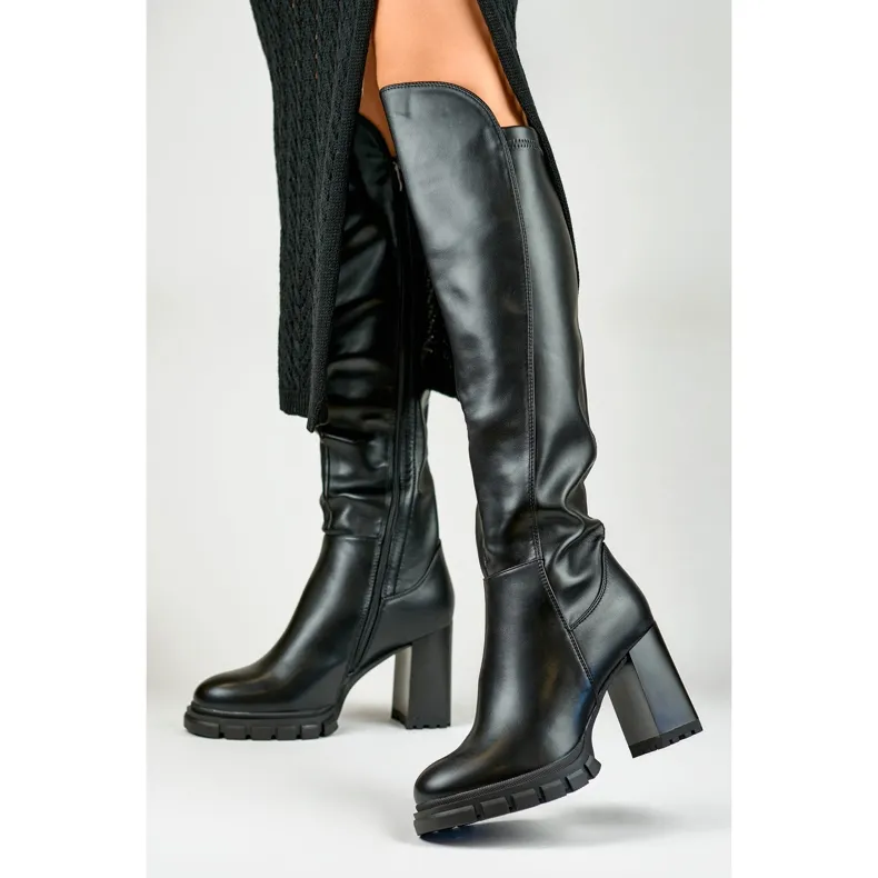 Bottines noires au-dessus du genou en éco-cuir à talon haut le noir