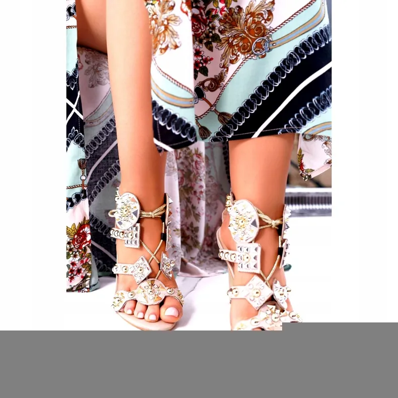 Lu Boo Sandales Sur Un Talon Haut Jets Studs Rockers Beige